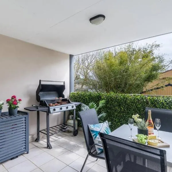 MikaLex - Walking distance from the beach!, hotel di Nelson Bay