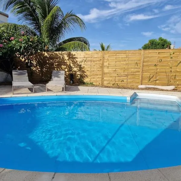 Villa Eden, à 400 mètres de la plage du Souffleur、ポール・ルイのホテル