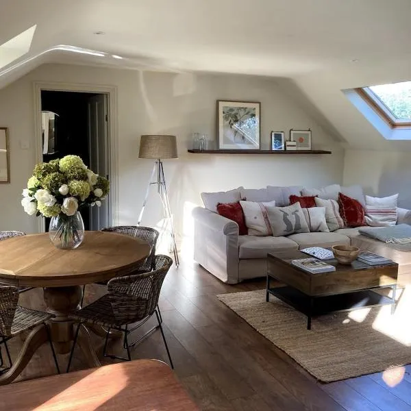 Larkham Loft, Hotel in Teffont Magna