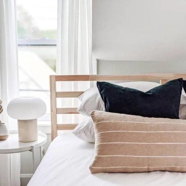 Scandi Inspired 2 Bed Suite Sandbanks Pass Incl, hôtel à Picton