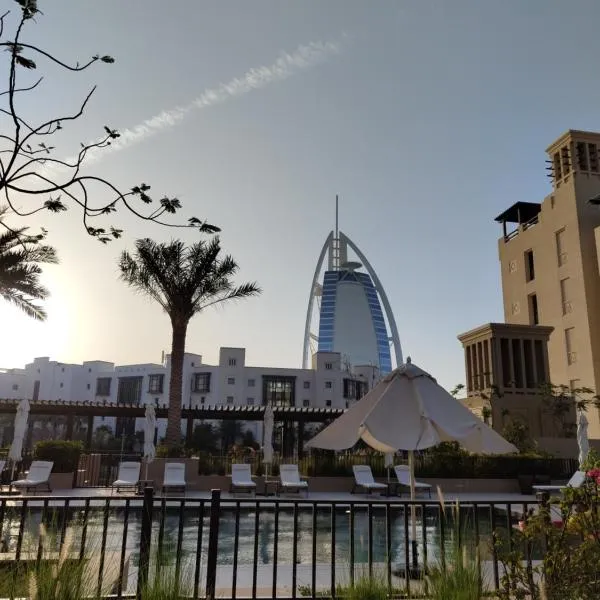 Luxury 2BR Apartment with Iconic Burj Al Arab View from the Swimming Pool, hotell Dubais