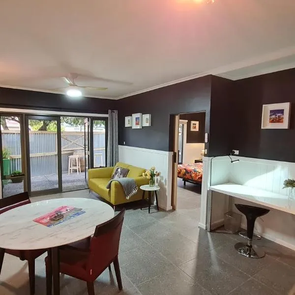 The Settler - Stylish One Bedroom Living with Private Courtyard, hotel Port Pirie-ben