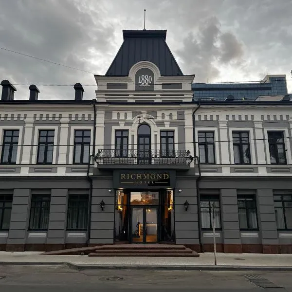 Richmond Hotel，奇西瑙的飯店