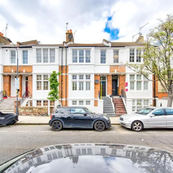 Beautiful 2 bed apartment in central London, khách sạn ở London