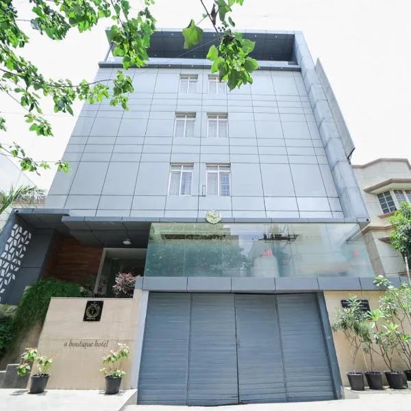 Tetrad Hotels - International Airport Road Hebbal, hotel em Bangalore