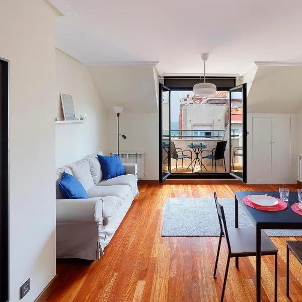 Ático con terraza, vistas al mar y parking en playa de S Lorenzo, ξενοδοχείο στο Χιχόν