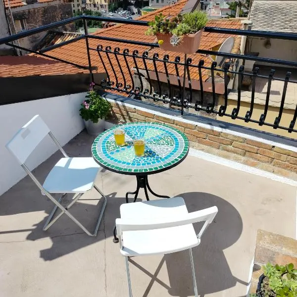 Attico romantico con terrazza Sanremo - Palm Street, 104 - Free WIFI, hotel in Sanremo