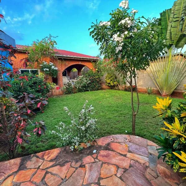 Maison Charlotte Forever Chambre d'hôtes chez un couple belgo togolais, hotell sihtkohas Lomé