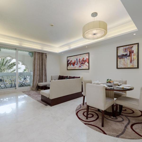 Maison Privee - Charming Apt with Sea View on the Palm Jumeirah
