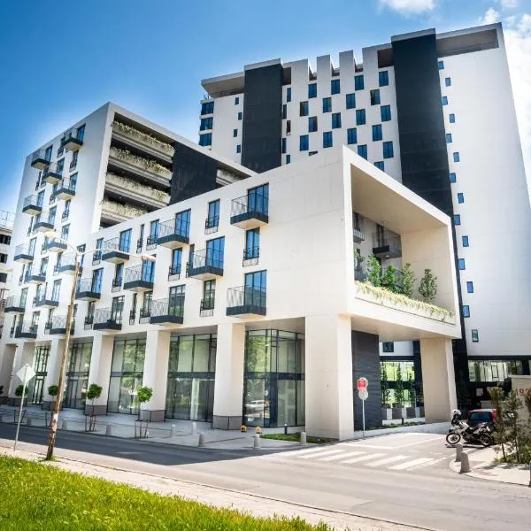 Luxury apartment in building K55 with free garage, Hotel in Warna