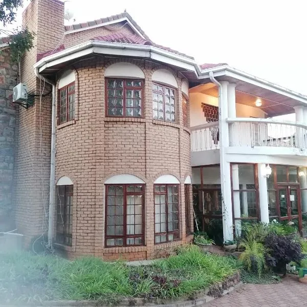 Tjibelu's Nest Guest Home โรงแรมในLobatse