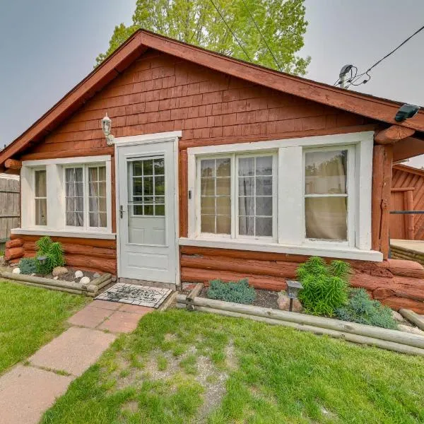 Cozy Houghton Lake Vacation Rental with Fireplace!, hotel v destinácii Houghton Lake