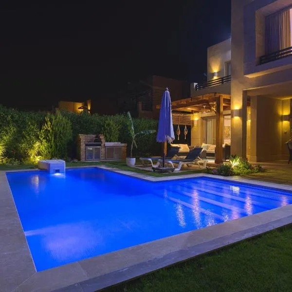 Safty Palm Oasis Private Pool & Beach Access, ξενοδοχείο σε Αΐν Σούχνα