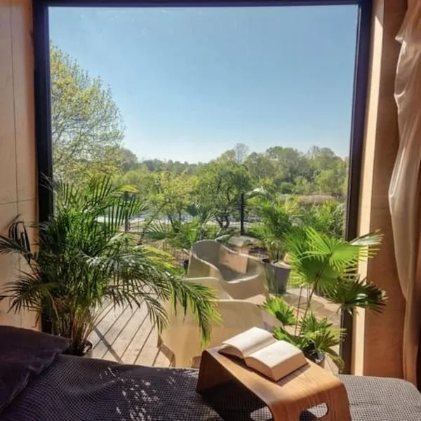 Riverfront Cabins in the garden, hotel v Poznani