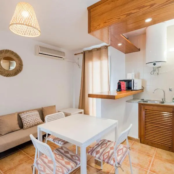 Apartamentos Mayans – hotel w mieście Sant Ferran de Ses Roques