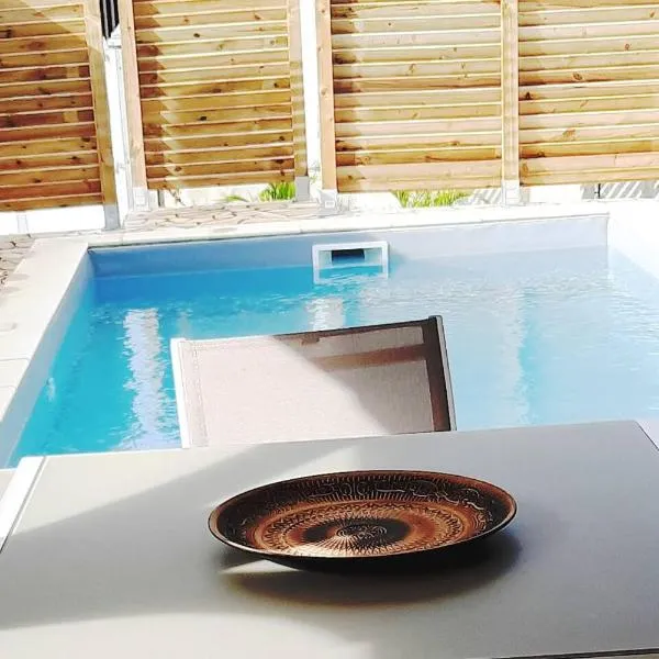 bungalow hibis.kiss971, hotel in Baie-Mahault