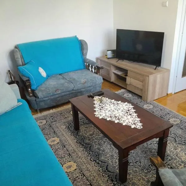 Blue Danube Free publlic parking, hotel in Novi Sad