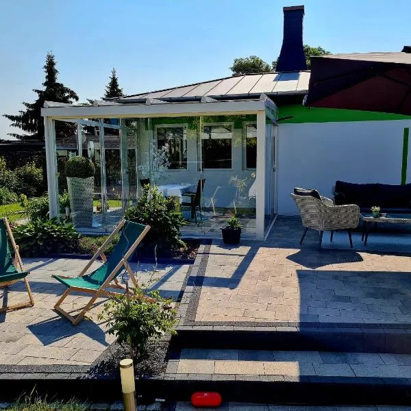 Ferienhaus Grüner Bungalow Kontaktloser CheckIn, hotel in Stendell