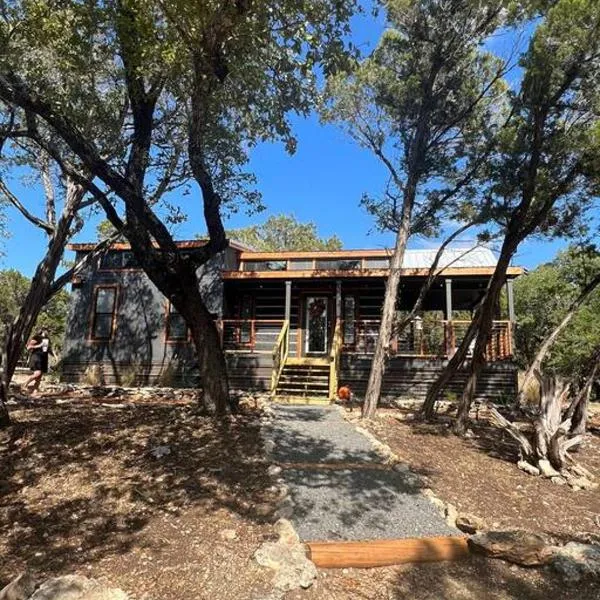 Fox Hollow - Tiny home with Cypress Creek access, park like setting, hotel i Wimberley