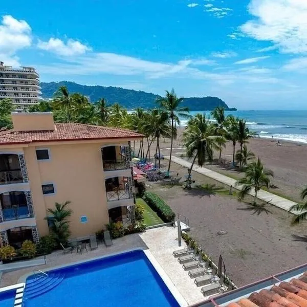BEACHFRONT Condo Bahia Encantada L1 Jaco Beach, hotel v destinaci Jacó