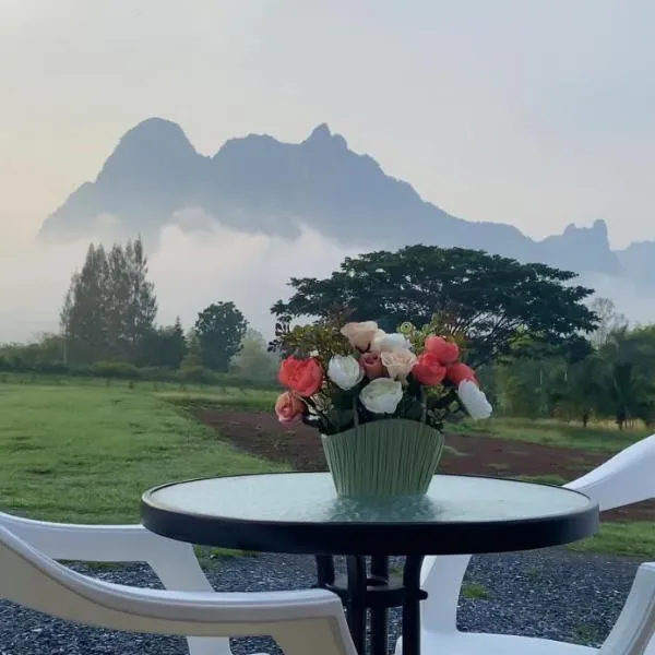 ไร่วิวทิวเขา ลานกางเต็นท์ ฟาร์มสเตย์, hotel v destinaci Ban Nong Tum
