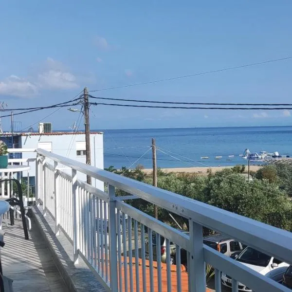 Wave Sound Apartments - Beach View, hotel in Skala Marion