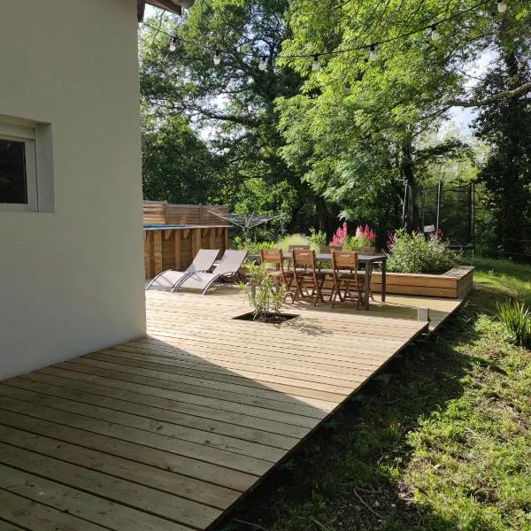 Adorable maison d'hôtes avec piscine- tiny house, hotell sihtkohas Saubrigues