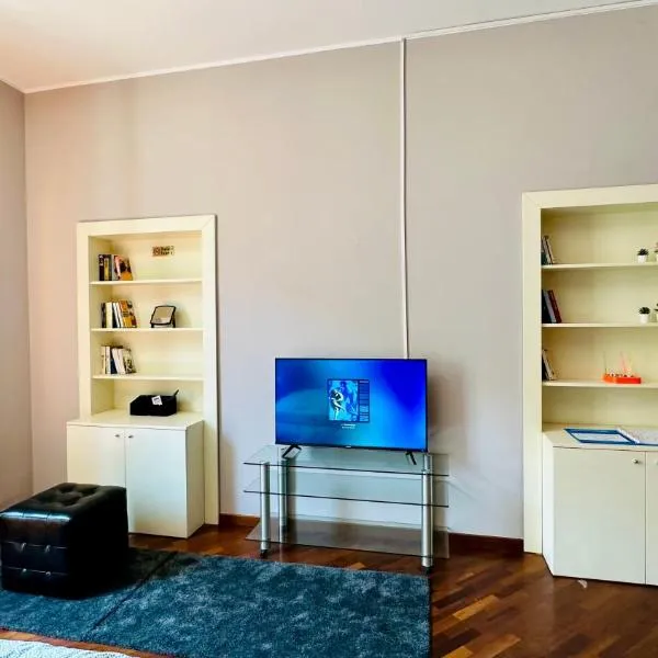 Sweet Apartment Navigli Milano S2, hotel in Milan