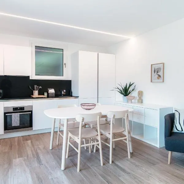 La Palma 3 by Quokka 360 - studio with terrace and lake view, хотел в Montagnola