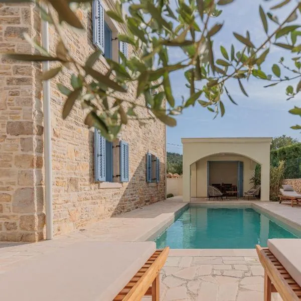 Seafront Villa Adriatica with pool, hotel in Dobropoljana