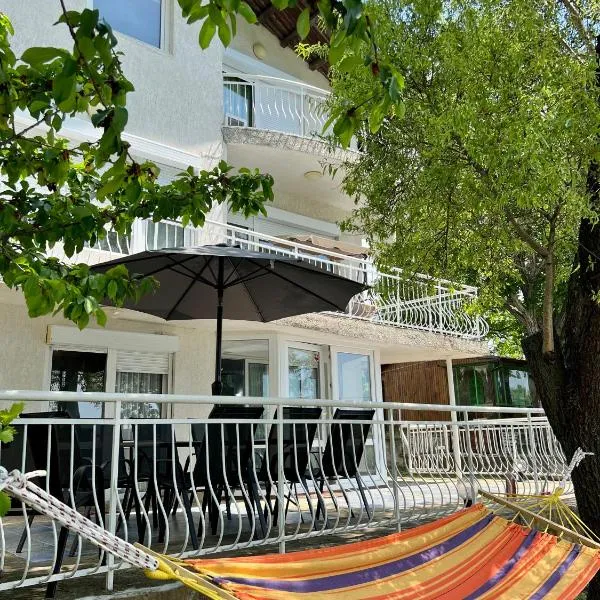 Villa MAXIMILIYAN, hotel v destinaci Albena