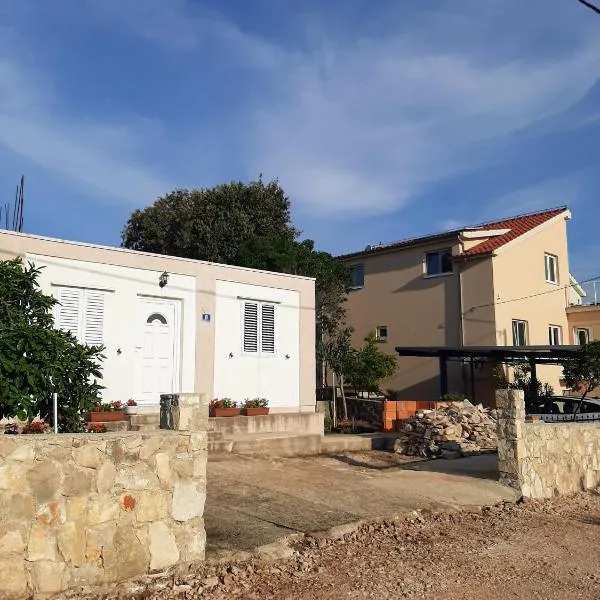 Kuća za odmor Neva, hotel in Nečujam