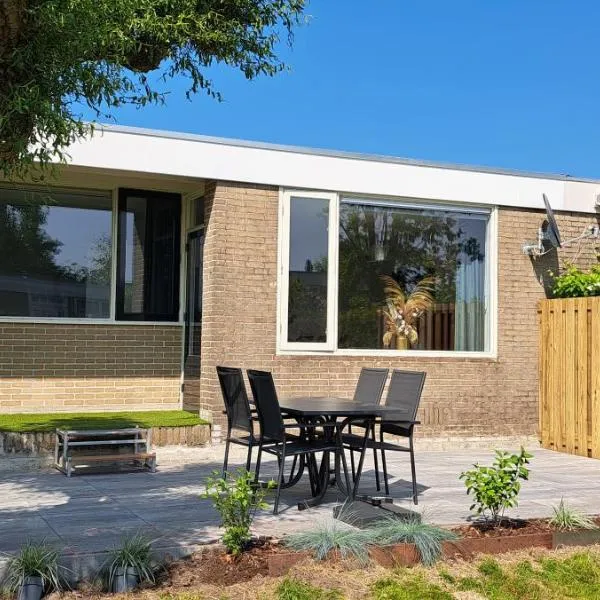 Bungalow Plattedijk 25-34, Hotel in Lemmer