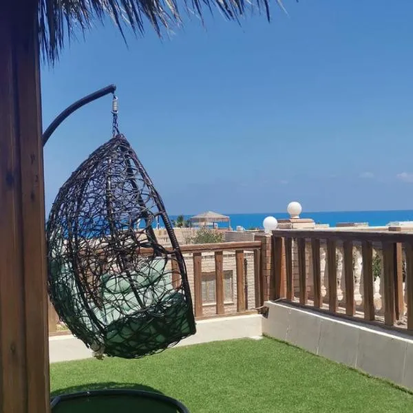 فيلا مكيفة بجاردن ورووف بالنجيل الصناعى وبرجولا, hotel in Dawwār ‘Abd Allāh