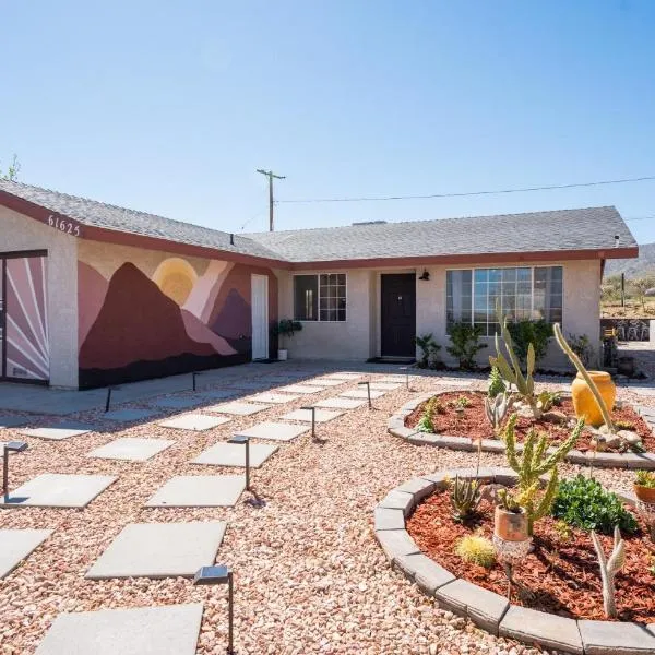 Hot Tub, Games, King Bed, Fire Pit, BBQ Grill, minutes from National Park and Views, ξενοδοχείο σε Joshua Tree