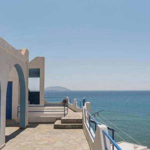 Room next to the sea - faros room 4, hotel in Anafi