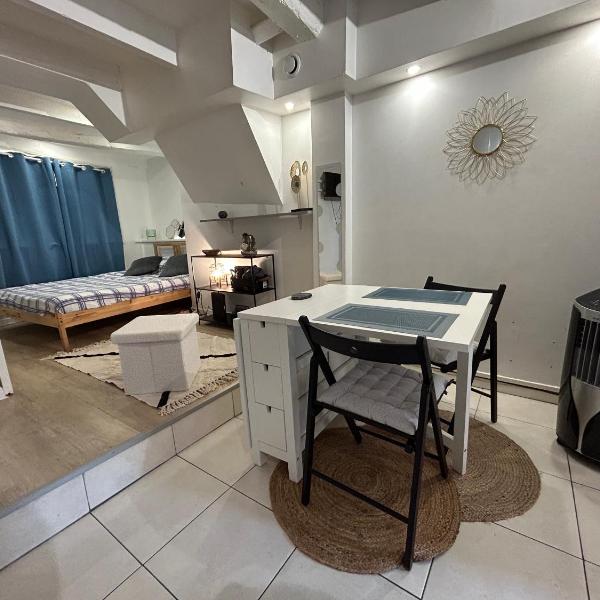 La Garde Studio centre historique, proche plage, climatisation, fibre