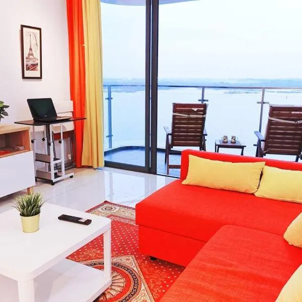 海滨度假屋 3BR Condo ~Walk to Beach @13pax #RoyalStrand, hotell sihtkohas Johor Bahru