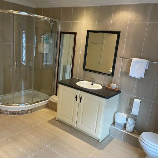 Nell & J s, Hotel in Kingscourt