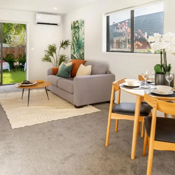 2 bed Escape, Heart of Riccarton w/carpark, hotel in Christchurch