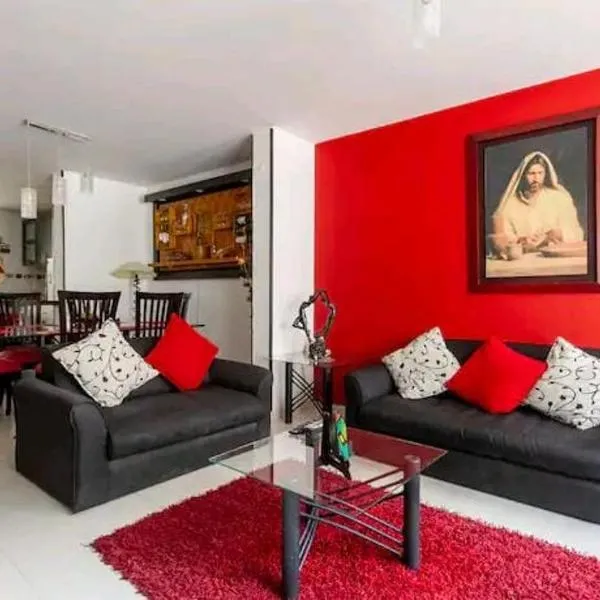 Alojamiento "Cómo en CASA" cerca al Aeropuerto!!, hotel in Bogotá