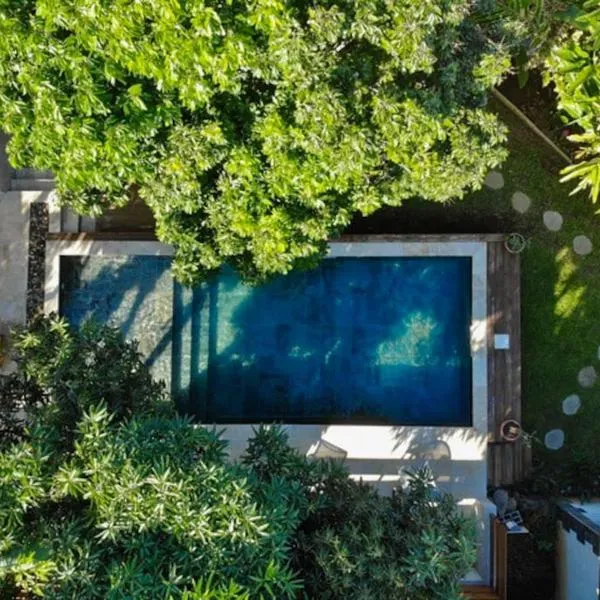 bungalow avec piscine chauffée., hotel v destinaci Saint-Joseph