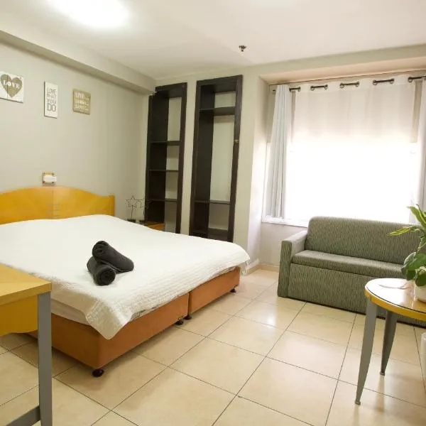 Little Prince Hostel-5 Min Walk To The Beach, hôtel à Eilat