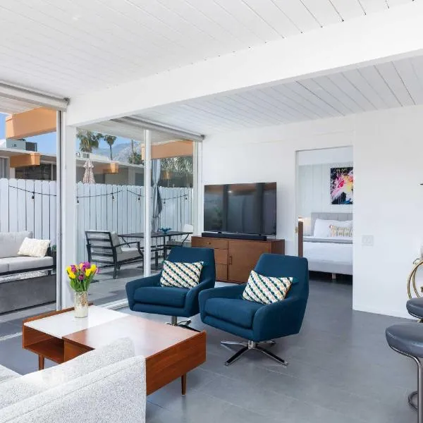 Modern Bungalow in Historic Ocotillo Lodge!, hotel v destinaci Palm Springs