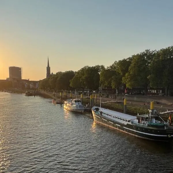 Küstenmotorschiff Aventura, hotel in Bremen