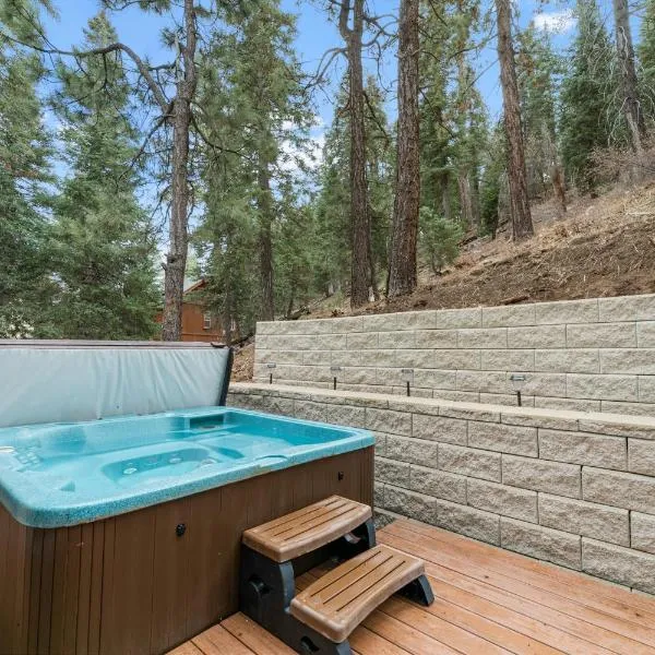 Bear Mountain Summit - A-frame nestled in the oaks and pines!, hotel v destinaci Big Bear Lake