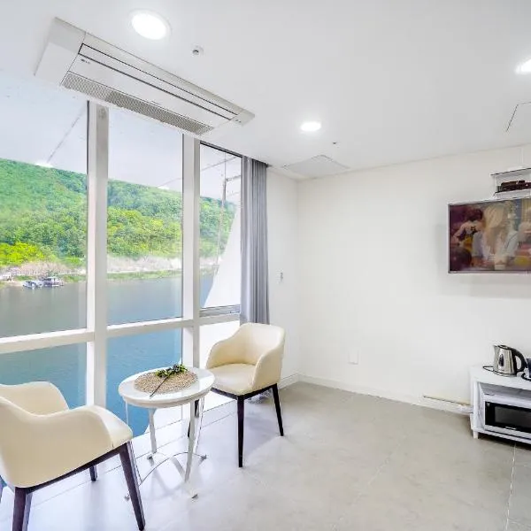 Crest72 Hotel, hotel in Gapyeong