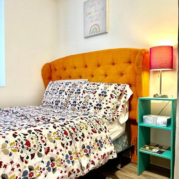Micro Studio Apartment in University District- 10 mins walk to University of WA，位于西雅图的酒店