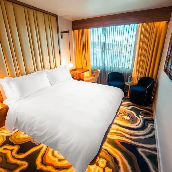 Superior East Wing Rooms by FIVE Zurich, hotel in Zurich