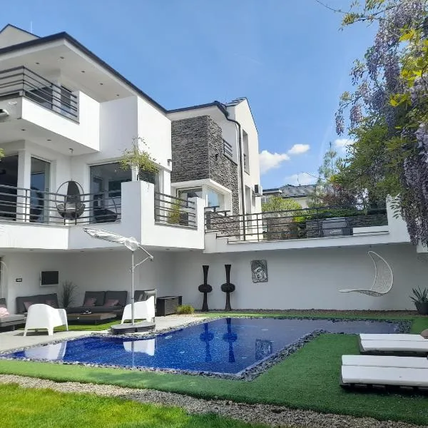 Private Family Villa, hotel in Budaörs